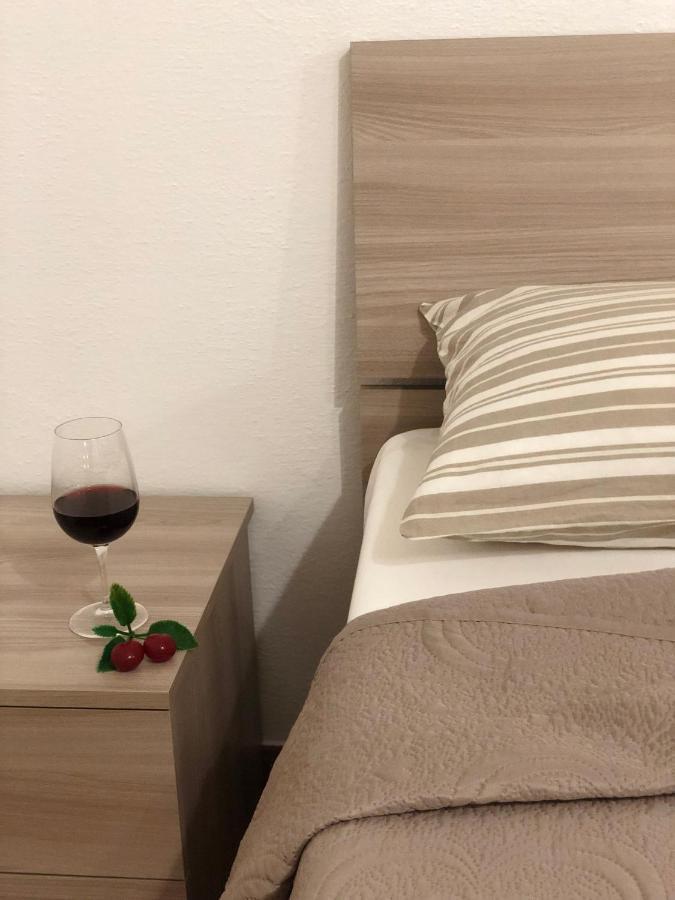 Private Apartment With Garden Каниджоне Екстериор снимка